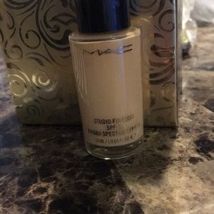 Mac studio fluid spf15 foundation